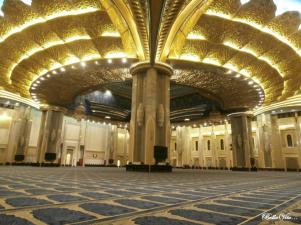 Lugar: Gran Mezquita, Kuwait. Fotografía: Bunny BellaVita.